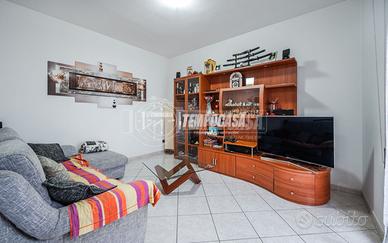 AMPIO 4 LOCALI IN ZONA COMODA AI SERIVIZI