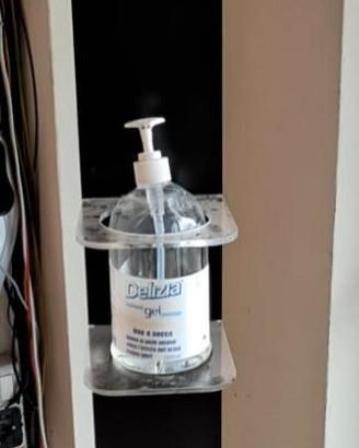 Piantana da terra con supporto per dispenser