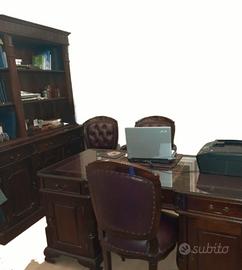 Set studio classico stile notarile.