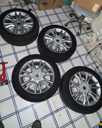 Cerchi da 16 pollici per lancia delta 2010