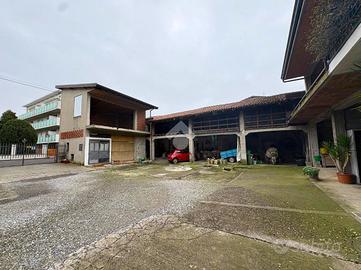 CASA DI CORTE A BREMBATE