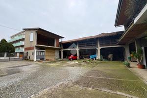 CASA DI CORTE A BREMBATE