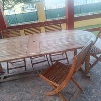 tavolo e sedie in legno 