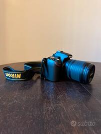 Nikon D90 con obiettivo Nikon 18-105 mm