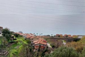 Ampio piano terra con vista mare
