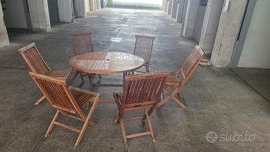 tavolo e sedie in legno per giardino