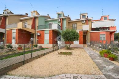 VILLA A SCHIERA A PESCARA