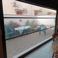 Tenda a rullo steccata antivento motorizzata