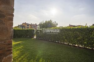 BILOCALE CON GIARDINO IN RESIDENCE CON PISCINA