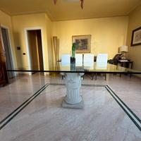 Tavolo quadrato in cristallo