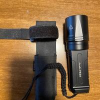 Torcia Fenix TK 35 fascio luminoso 400 metri