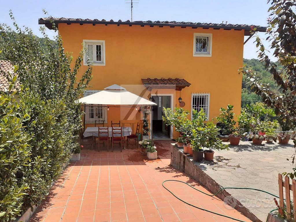 Villa di 160 m² con più di 5 locali e box auto dop