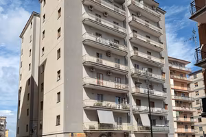 Ampio Appartamento in Stabile Ristrutturato