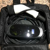 Carica batteria auto elettrica