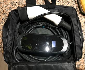 Carica batteria auto elettrica