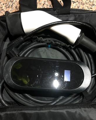 Carica batteria auto elettrica