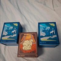 Tre tin Pokemon cinesi in latta porta mazzo