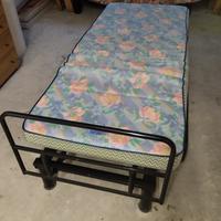 poltrona letto singolo con telo di copertura 