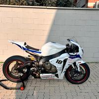 Honda cbr 1000 rr fireblade