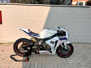 Honda cbr 1000 rr fireblade