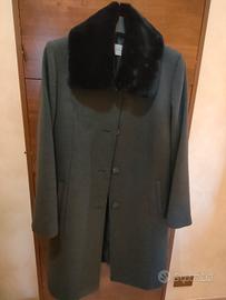 cappotto grigio con pelliccia 
