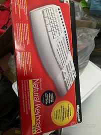 Microsoft Natural Keyboard Pro design ergonomico
