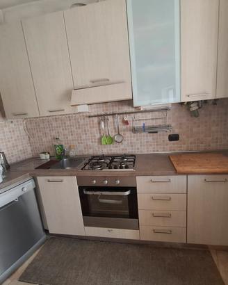 cucina con lavastoglie