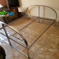 Letto matrimoniale con rete e comodini