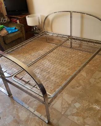 Letto matrimoniale con rete e comodini