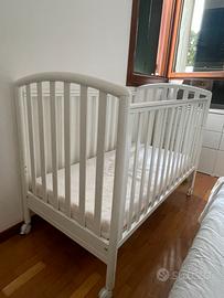 Lettino con materasso