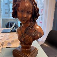 Statua in legno fatta a mano