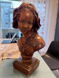 Statua in legno fatta a mano