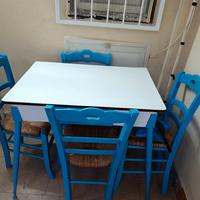 tavolo piccolo con 4 sedie