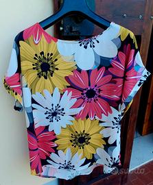 Maglia maniche corte, floreale. Charlotte Fashion