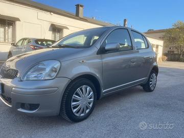Toyota Yaris 1.3i 16V cat 5 porte Sol
