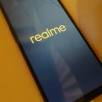 realme 8 5G con vetro leggermente rotto