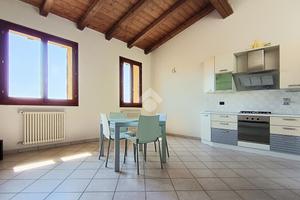 3 LOCALI A MOLINELLA