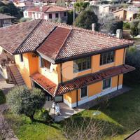 BIFAMILIARE A PUEGNAGO SUL GARDA