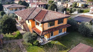 BIFAMILIARE A PUEGNAGO SUL GARDA