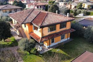 BIFAMILIARE A PUEGNAGO SUL GARDA