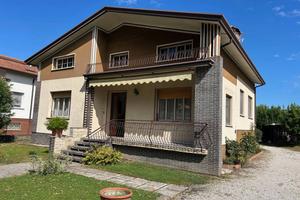 Villa con ampio giardino