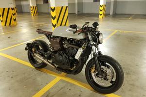 HORNET CAFE RACER CUSTOM + HORNET STOCK