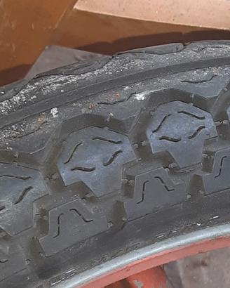 Pneumatico e cerchione motorino