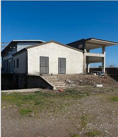 Terreno con locale artigianale-comm.le e deposito