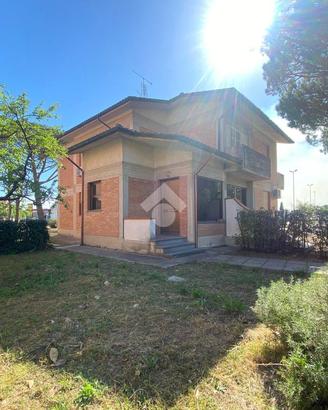 NEGOZIO A CASCINA