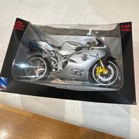 Modellino MV Agusta F4