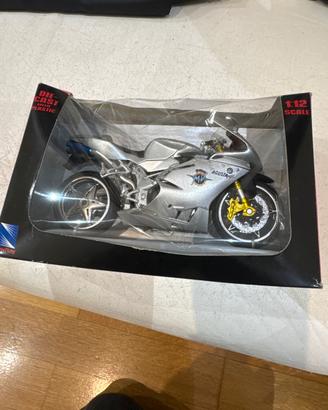 Modellino MV Agusta F4