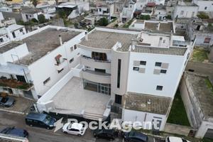 LOCALE COMMERCIALE ALTA VISIBILITÀ-VERSATILITA'