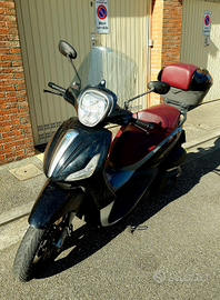 Beverly 350 touring i.e Piaggio nero c/bauletto