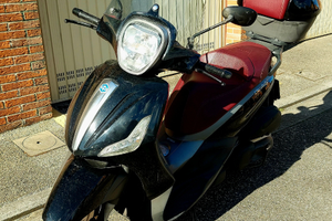 Beverly 350 touring i.e Piaggio nero c/bauletto